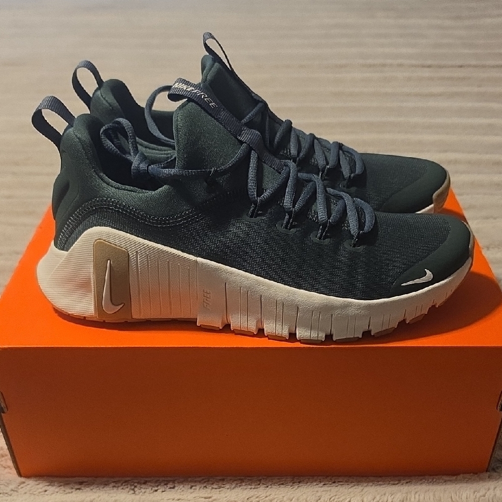 Nike Dark Green Knit Trainers with Cream Midsole